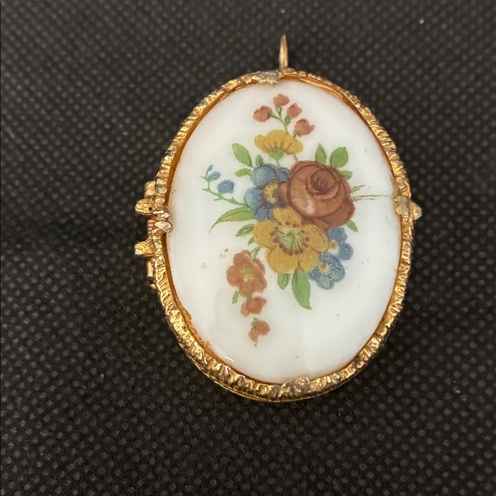 Solid perfume locket by Mary Chess from the 1970’s.